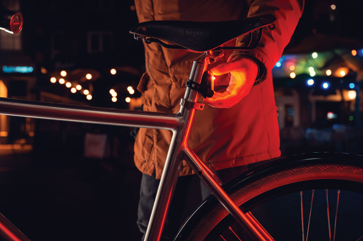 AXA DWN 50 USB SET W.SIGNAL REAR LIGHT