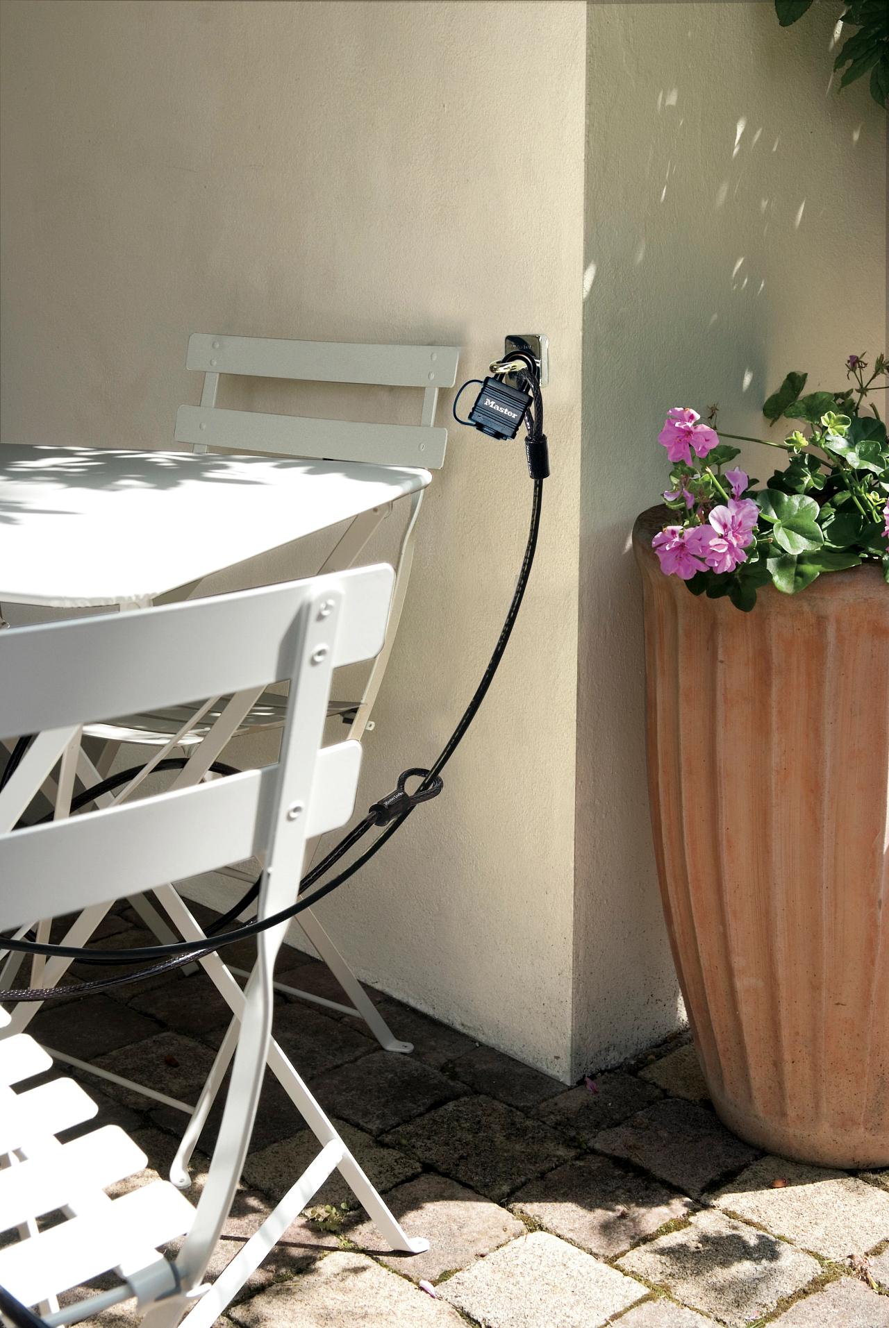 Master Lock 8271EURDAT 4,5 m Schlaufenkabel, inkl. wetterbeständigem Vorhangschloss und Wandanker