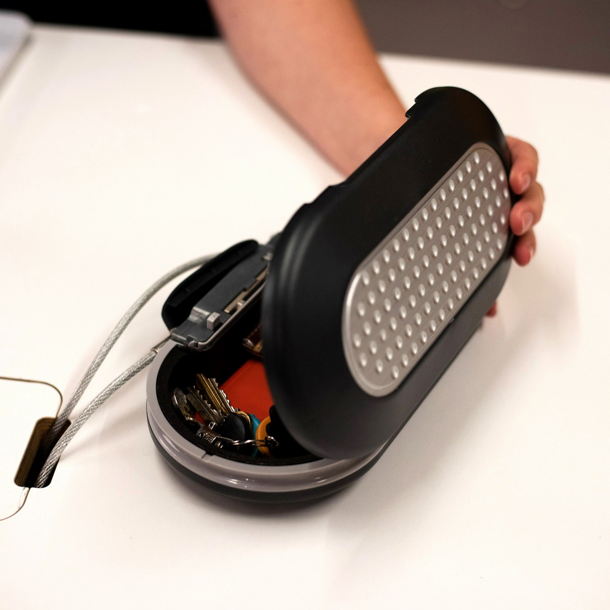 Master Lock 5900EURD kleiner Verriegelungskasten mit Kabel