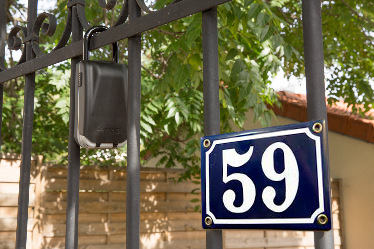 Master Lock Schlüsselkasten 5424EURD mit beleuchteten Zahlenrädern und Bügel