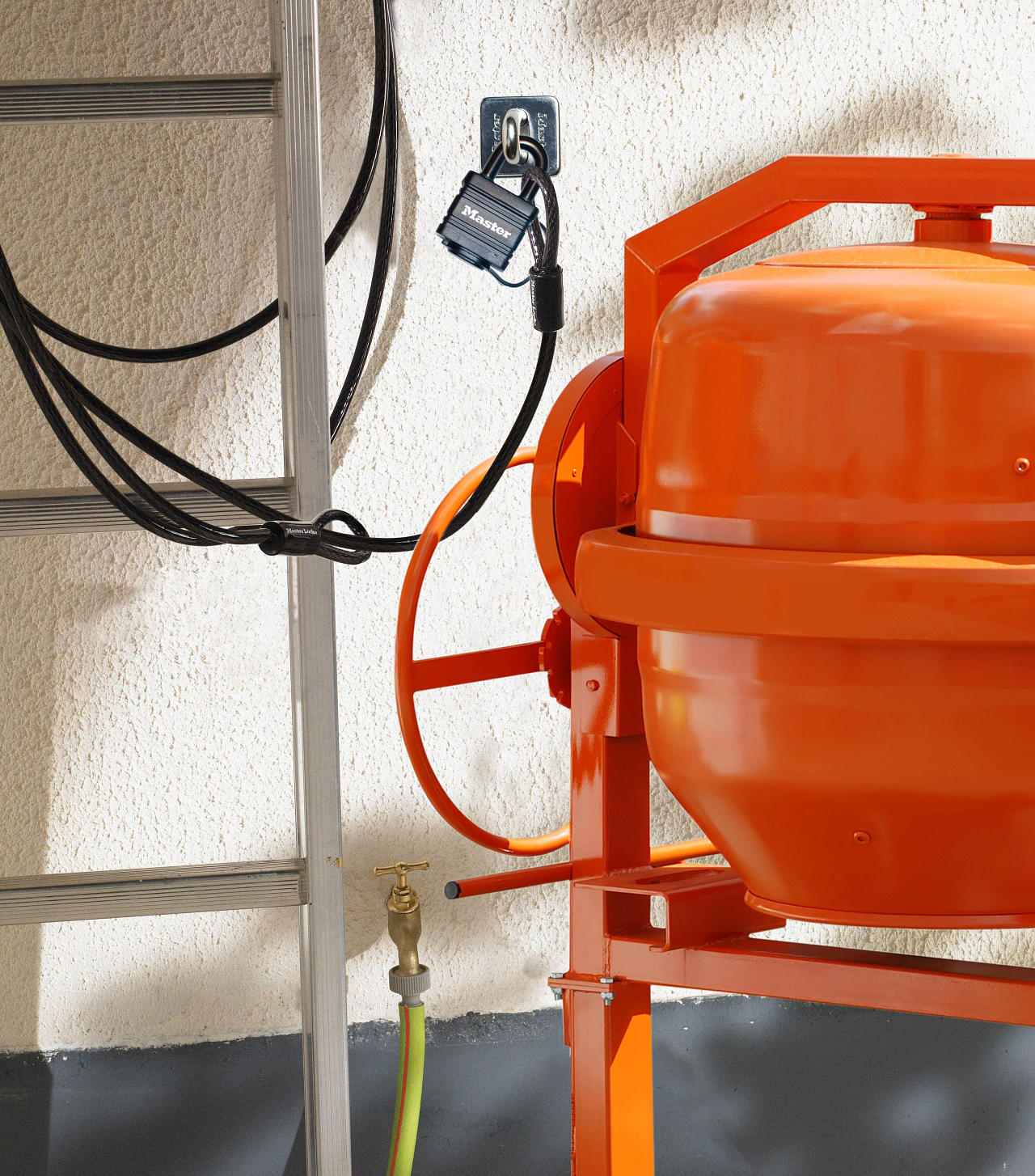 Master Lock 8271EURDAT 4,5 m Schlaufenkabel, inkl. wetterbeständigem Vorhangschloss und Wandanker